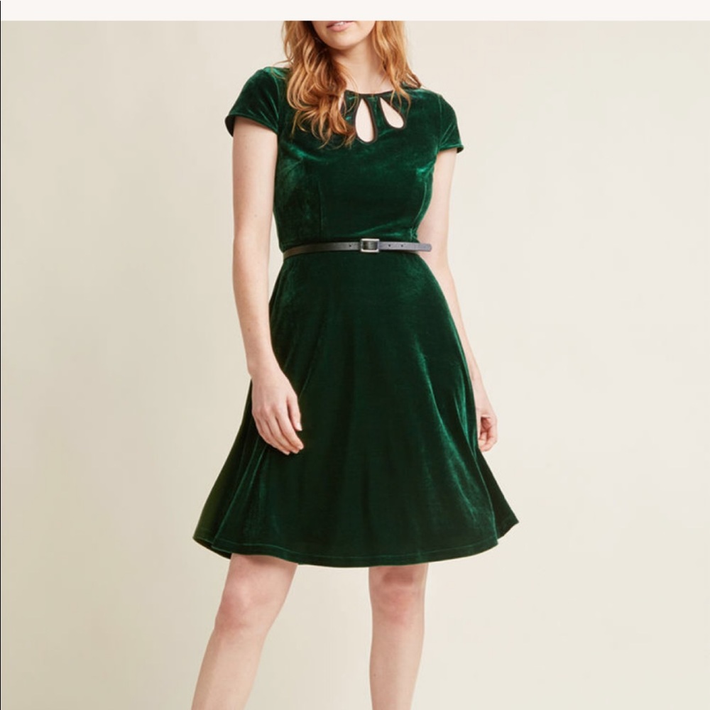 EUC Tri-Keyhole A-Line Dress in Emerald modcloth S